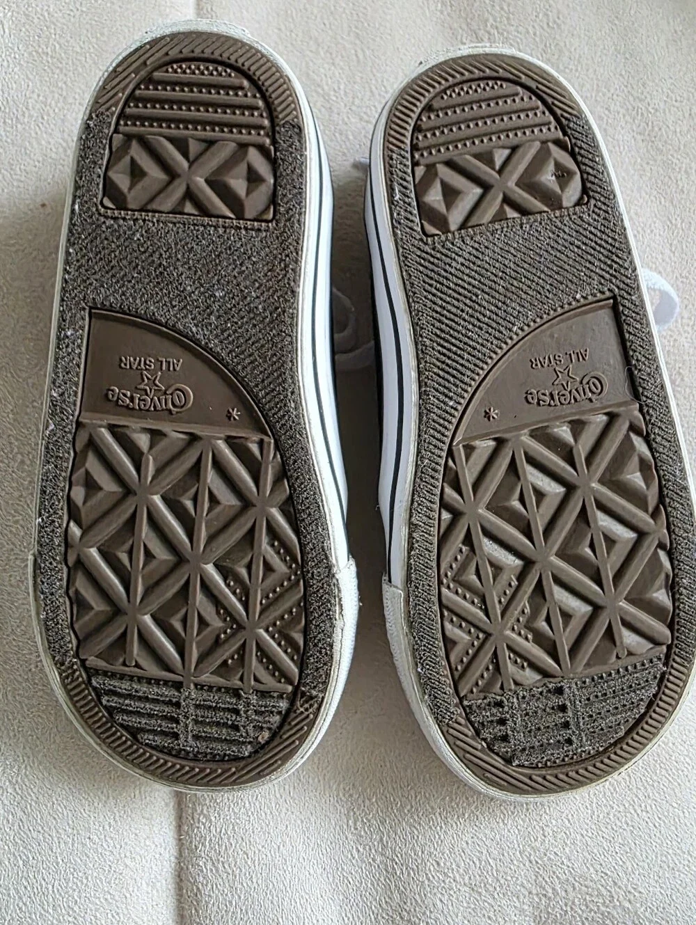 Converse black white